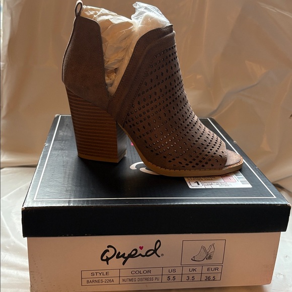 Qupid Nutmeg Distress Peep Toe Booties - Picture 1 of 3